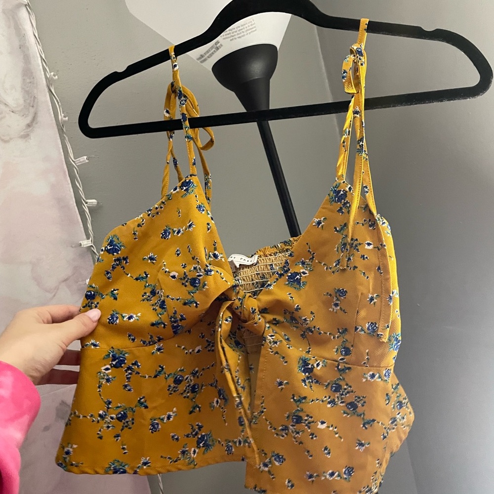 Flower crop top with tie